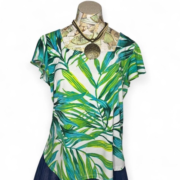 New York & Company Tops - New York & Company Y2K Tropical Green Palm Leaf Print Women's Top Small